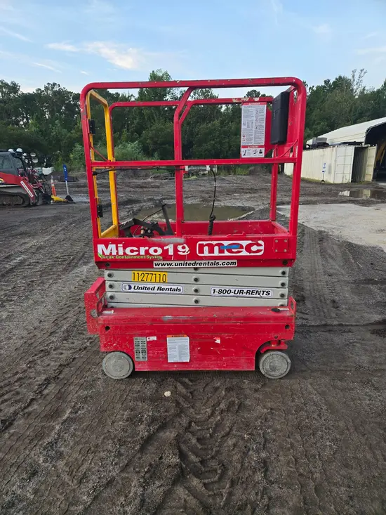 2021 MEC MICRO 19 Scissor Lift