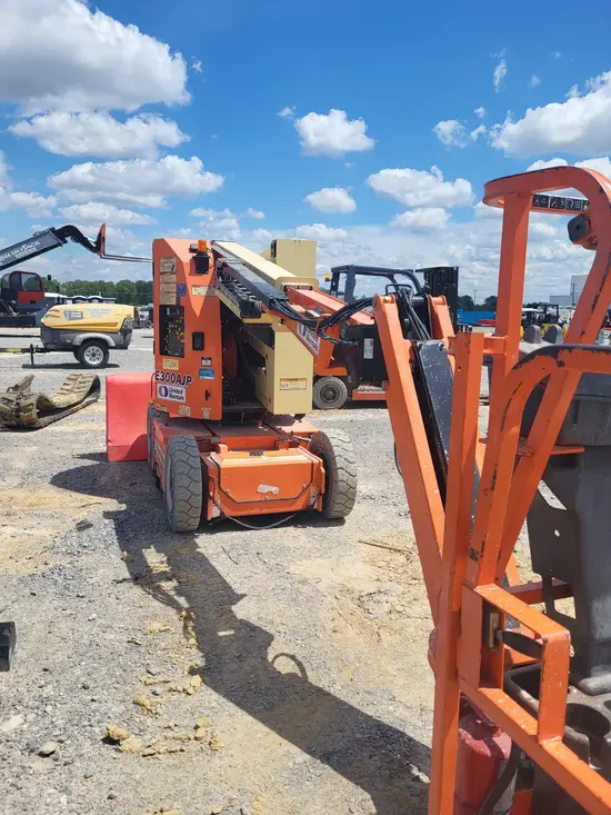 2018 JLG E300AJP Articulating Boom Lift