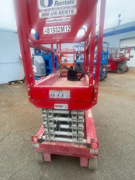 2019 MEC MICRO 19 Scissor Lift
