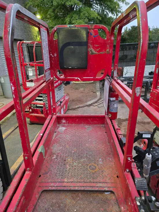 2019 MEC MICRO 19 Scissor Lift