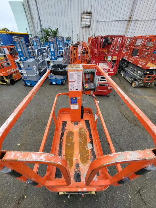 2016 JLG 1230ES Self-Propelled One-Person Lift