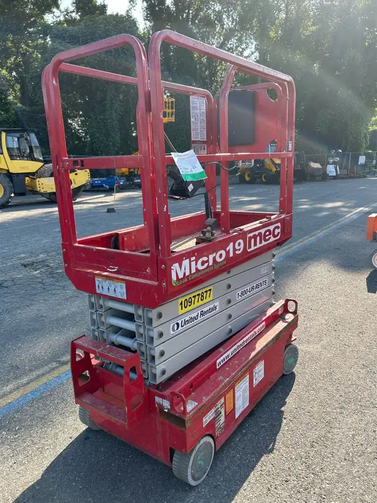 2019 MEC MICRO 19 Scissor Lift
