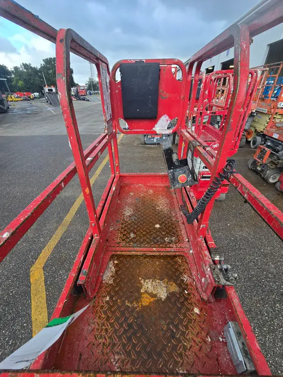 2019 MEC MICRO 19 Scissor Lift