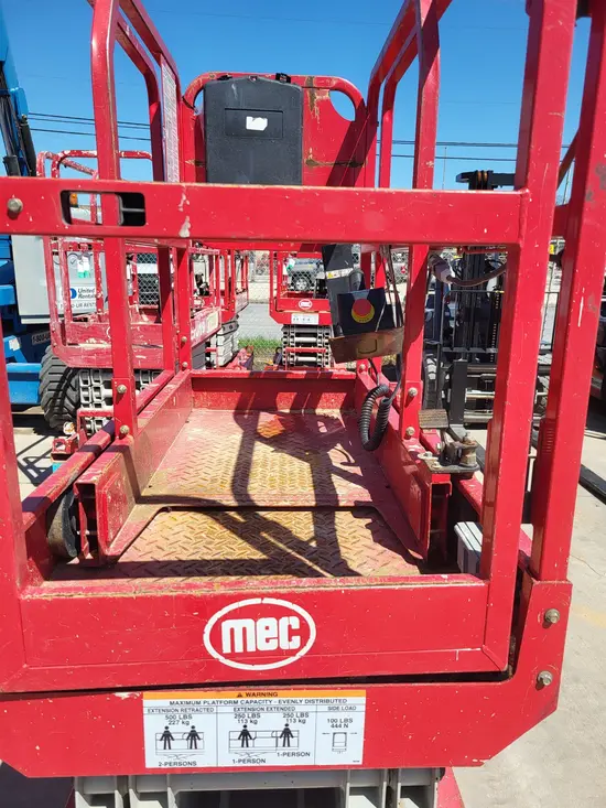 2018 MEC MICRO 19 Scissor Lift