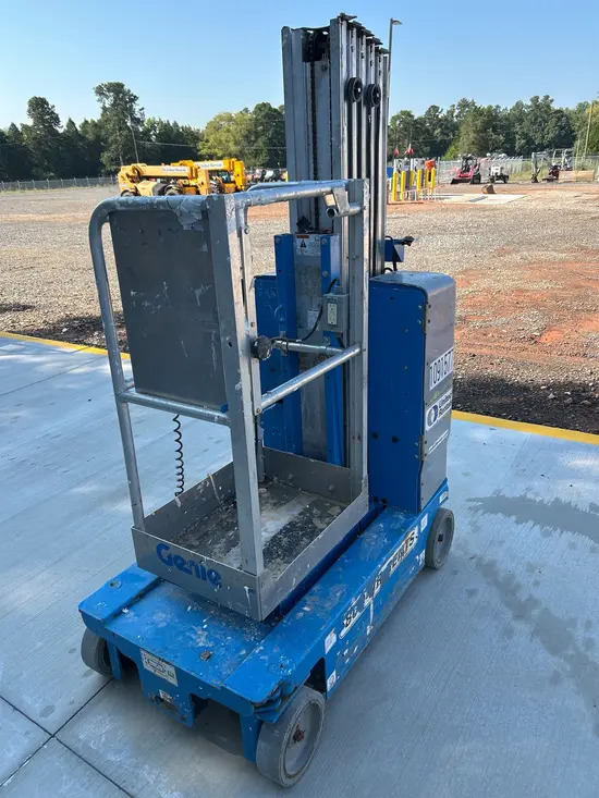 2019 Genie GR-20 Self-Propelled One-Person Lift