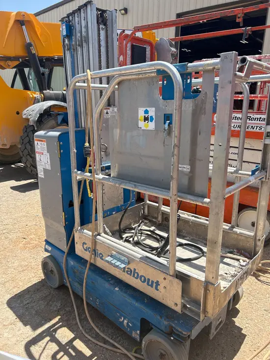2018 Genie GR-20 Self-Propelled One-Person Lift
