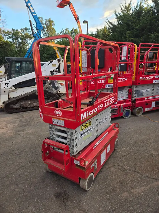 2019 MEC MICRO 19 Scissor Lift