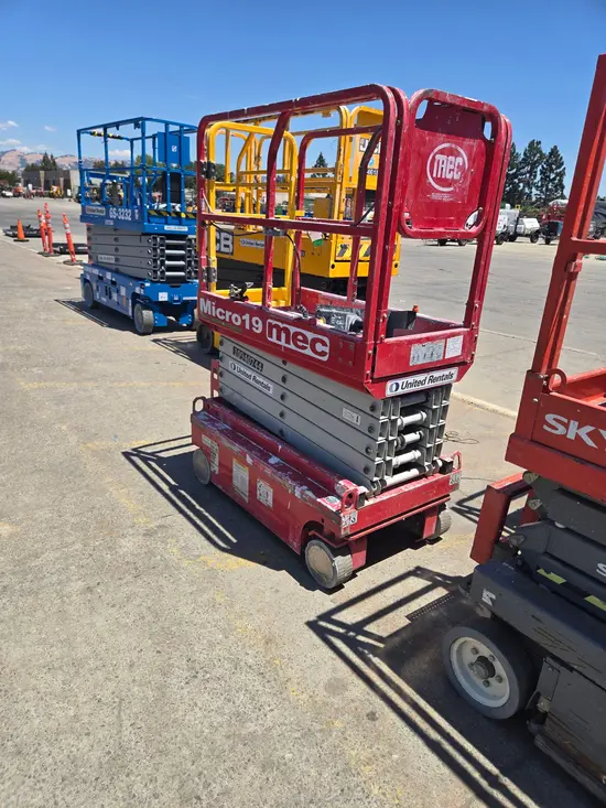 2019 MEC MICRO 19 Scissor Lift