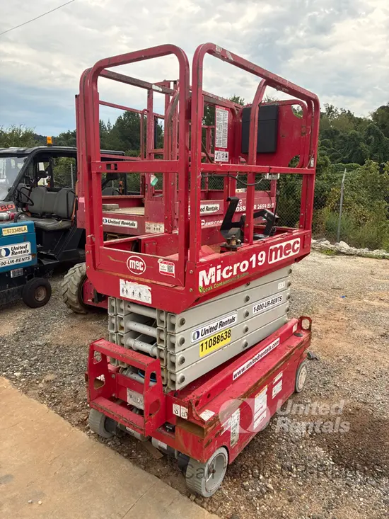 2020 MEC MICRO 19 Scissor Lift