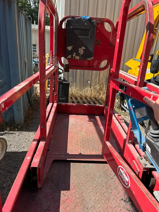 2019 MEC MICRO 19 Scissor Lift