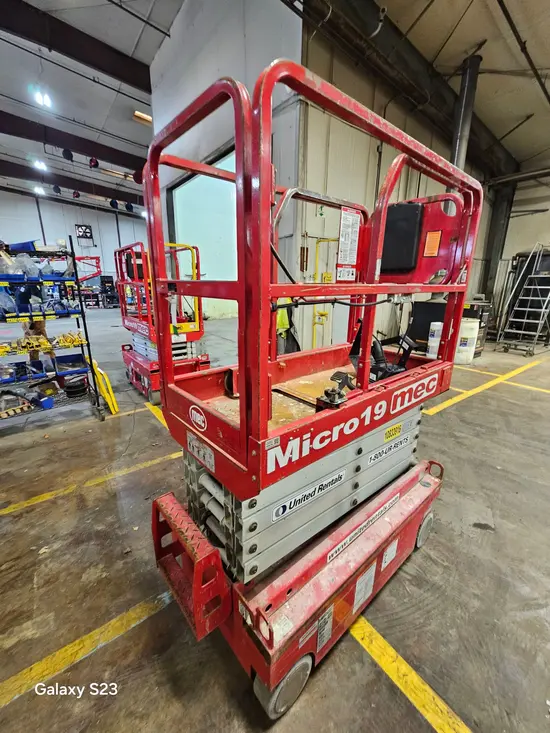 2018 MEC MICRO 19 Scissor Lift