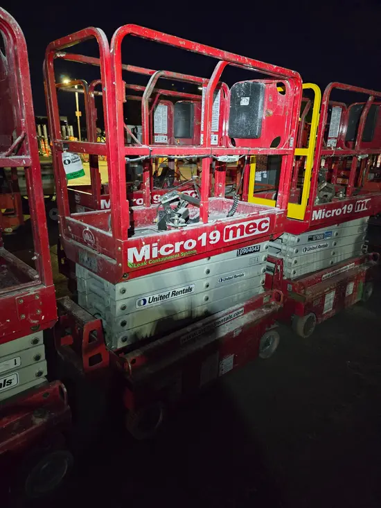 2019 MEC MICRO 19 Scissor Lift