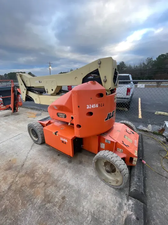 2016 JLG E400AJPN Articulating Boom Lift