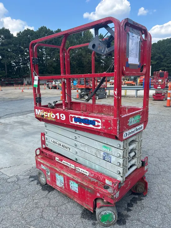 2019 MEC MICRO 19 Scissor Lift