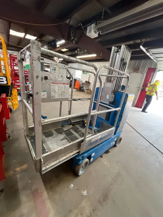 2019 Genie GR-20 Self-Propelled One-Person Lift