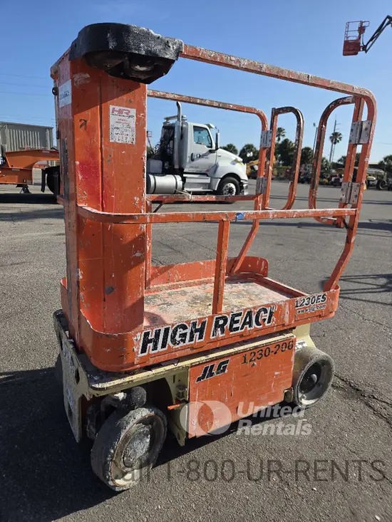 2017 JLG 1230ES Self-Propelled One-Person Lift