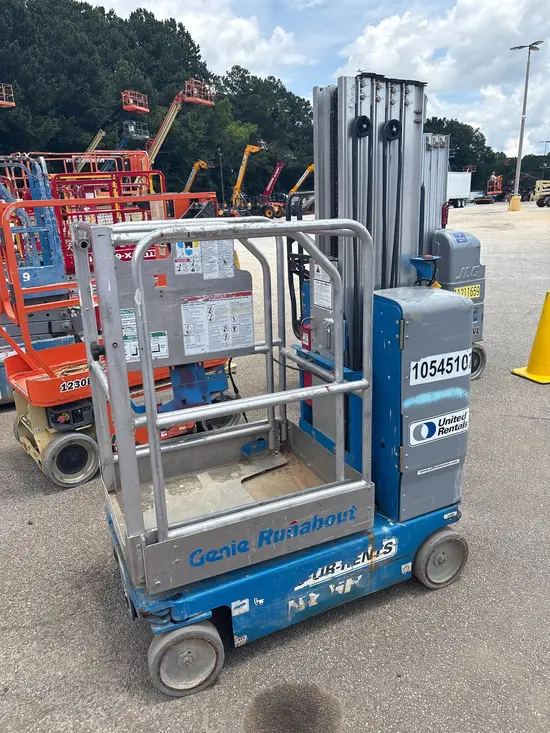 2016 Genie GR-20 Self-Propelled One-Person Lift