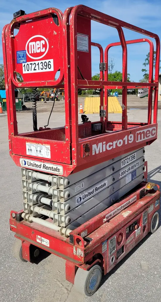 2018 MEC MICRO 19 Scissor Lift