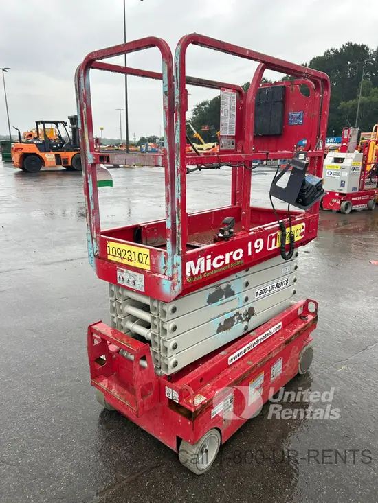 2019 MEC MICRO 19 Scissor Lift