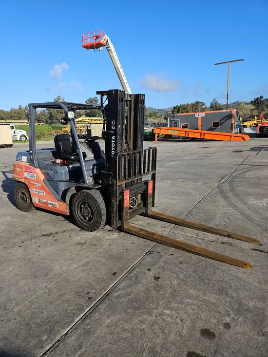 2018 Toyota 8FD35U Warehouse Forklift