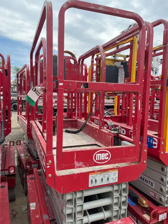 2017 MEC MICRO 19 Scissor Lift