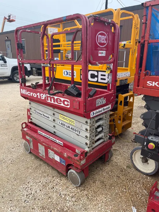 2018 MEC MICRO 19 Scissor Lift