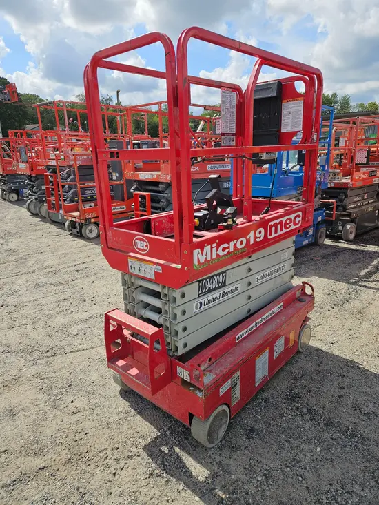 2019 MEC MICRO 19 Scissor Lift