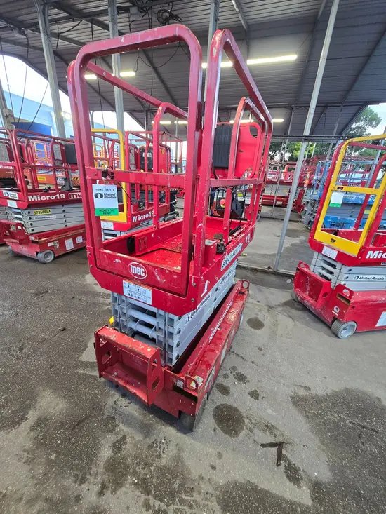 2019 MEC MICRO 19 Scissor Lift