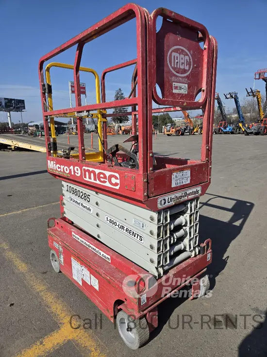 2019 MEC MICRO 19 Scissor Lift