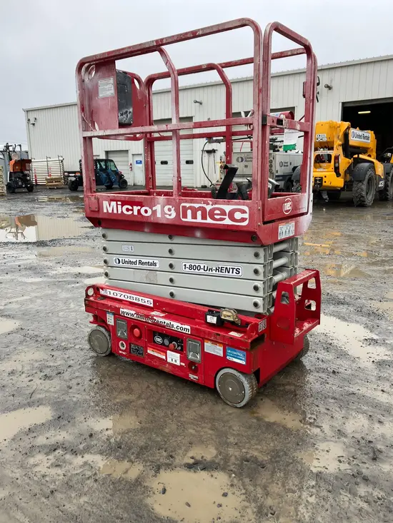 2018 MEC MICRO 19 Scissor Lift