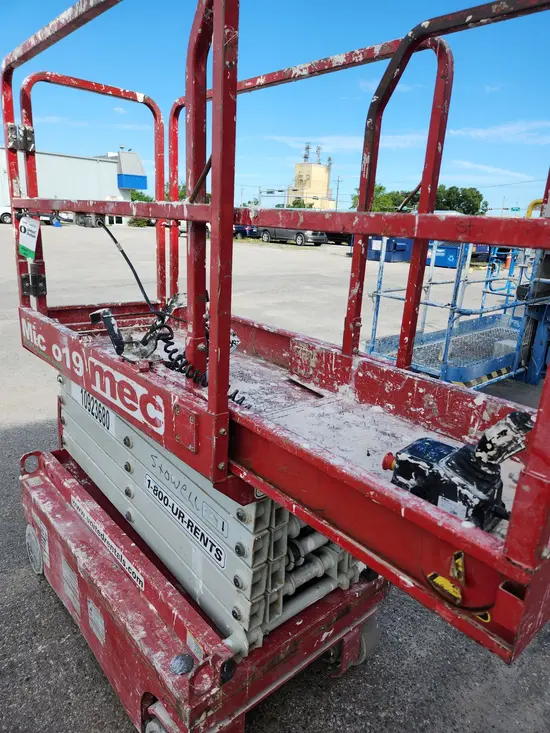 2019 MEC MICRO 19 Scissor Lift