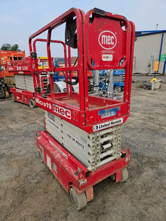 2018 MEC MICRO 19 Scissor Lift