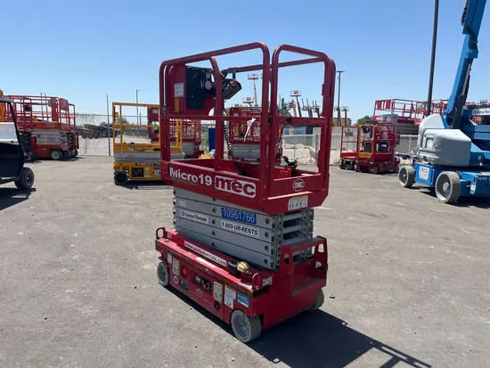 2019 MEC MICRO 19 Scissor Lift