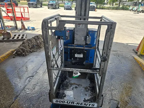 2016 Genie GR-20 Self-Propelled One-Person Lift