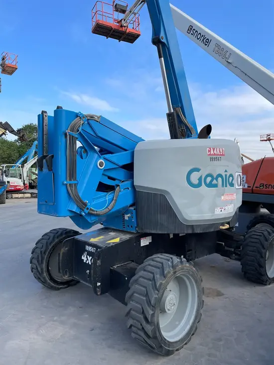 2017 Genie Z-62/40 Articulating Boom Lift