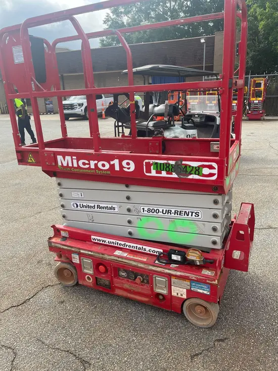2019 MEC MICRO 19 Scissor Lift
