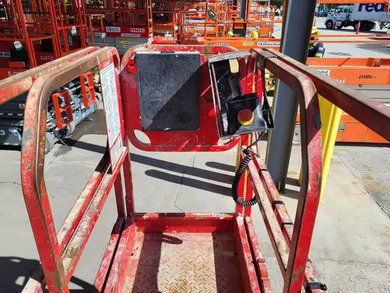 2018 MEC MICRO 19 Scissor Lift