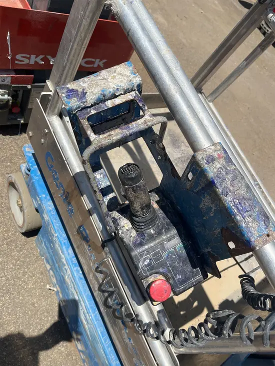 2018 Genie GR-20 Self-Propelled One-Person Lift