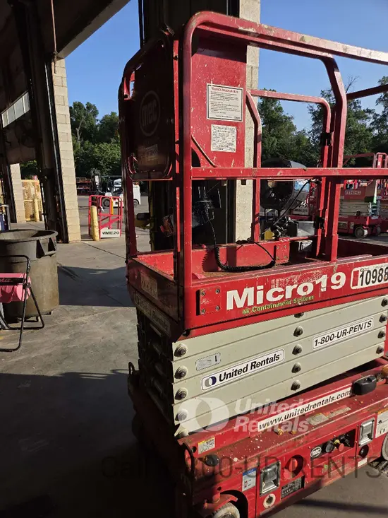 2019 MEC MICRO 19 Scissor Lift
