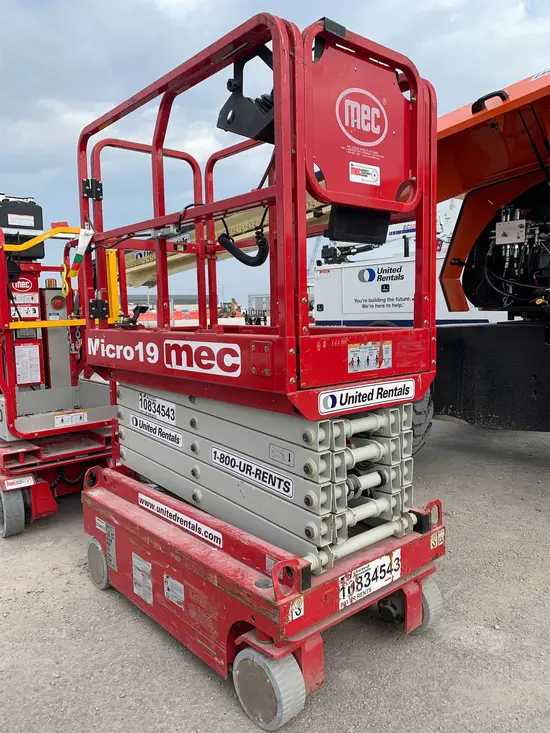 2018 MEC MICRO 19 Scissor Lift