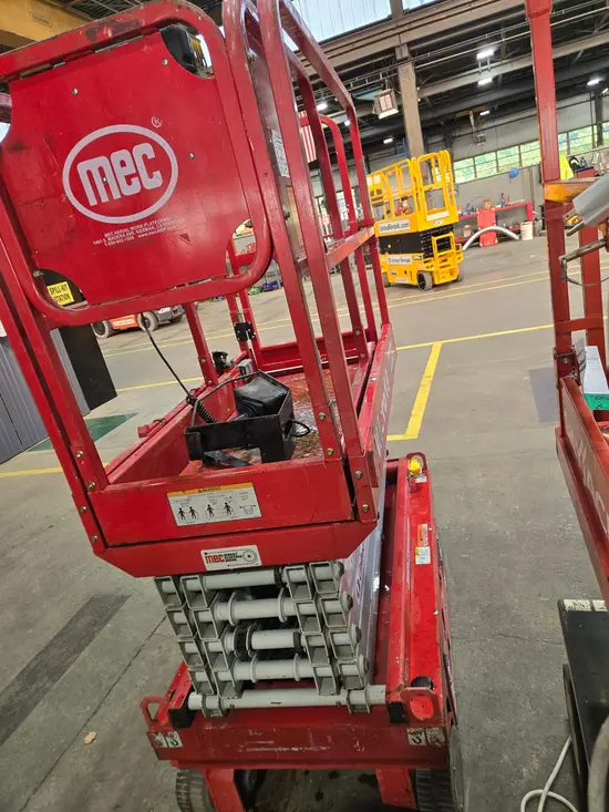 2019 MEC MICRO 19 Scissor Lift