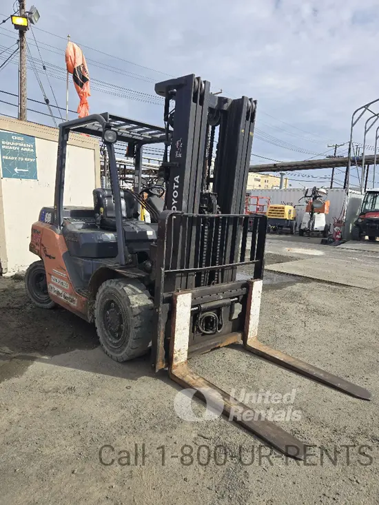 2017 Toyota 8FD35U Warehouse Forklift