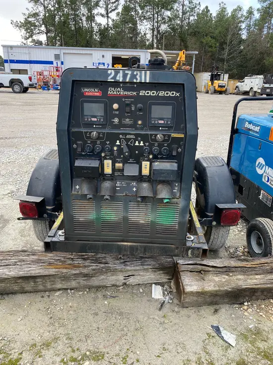 2020 Lincoln Electric DUAL MAVERICK Welder