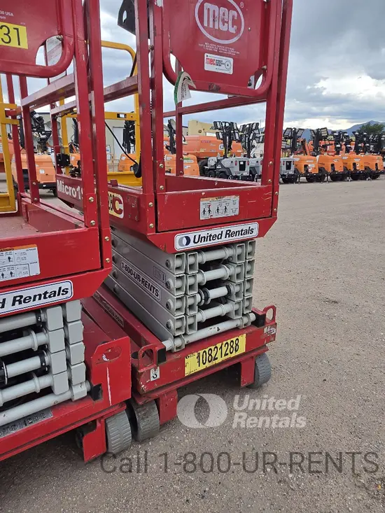 2018 MEC MICRO 19 Scissor Lift