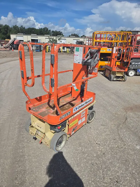2018 JLG 1230ES Self-Propelled One-Person Lift