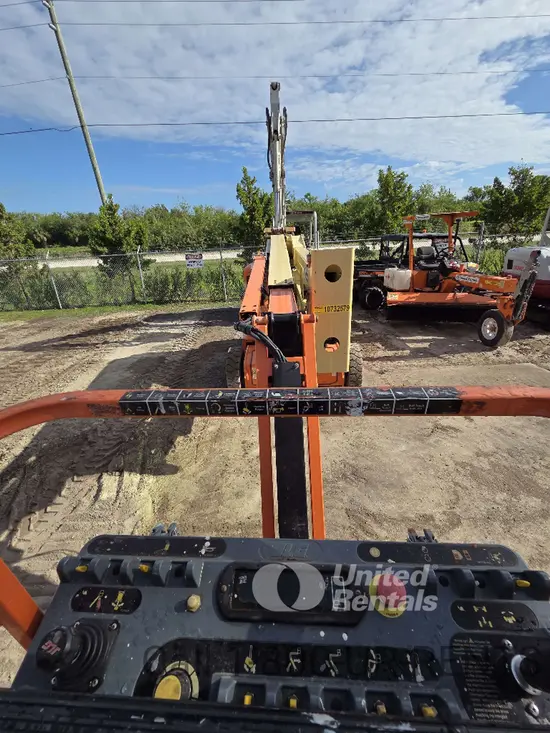 2018 JLG E450AJ Articulating Boom Lift