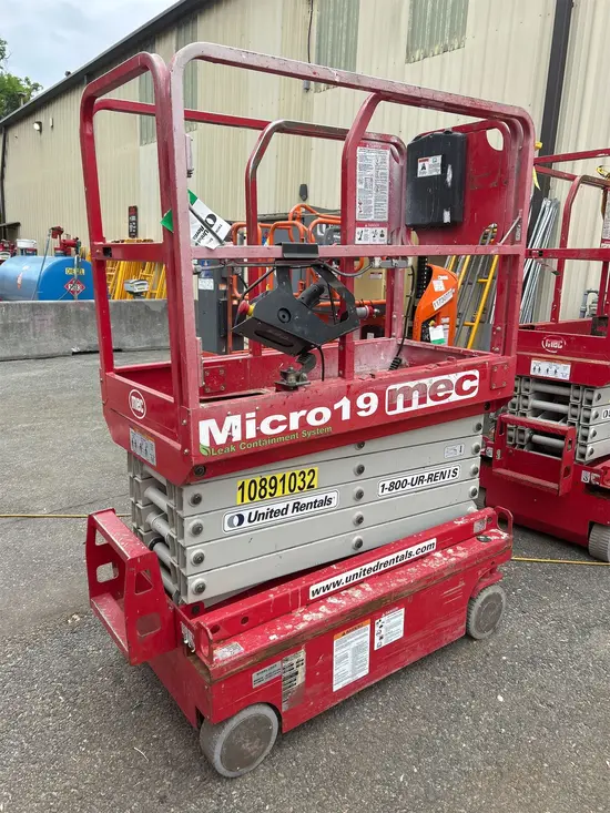 2019 MEC MICRO 19 Scissor Lift