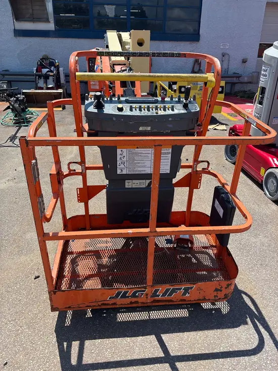 2017 JLG E400AJPN Articulating Boom Lift