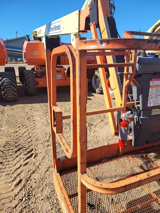 2015 JLG 800AJ Articulating Boom Lift