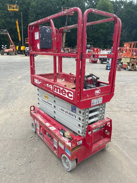 2018 MEC MICRO 19 Scissor Lift